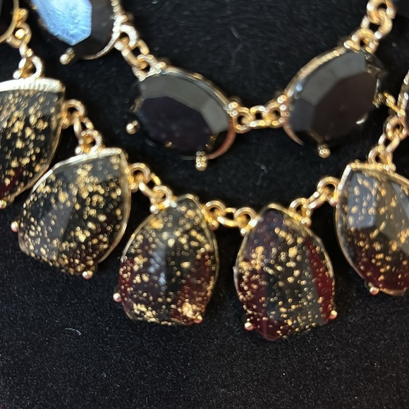 1946 brand Vintage necklace. Gold chain with Black and gold speckled beads. - Picture 2 of 5